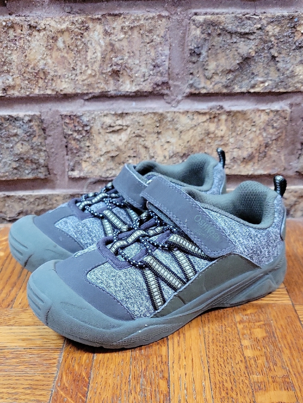 OshKosh B'Gosh Washable Shoes Size 10 M Green & Gray
